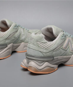 Alternative view of NB 9060 Green